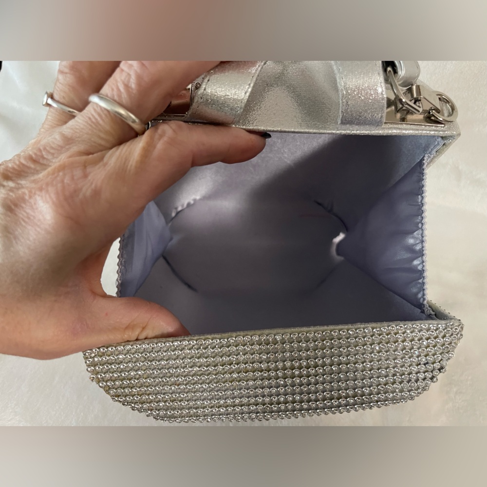 Rainstone handbag with locket clasp, silver sparkly cocktail party ready - Picture 7 of 10